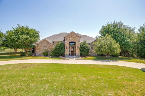 8401 Fullerton Drive, Cleburne