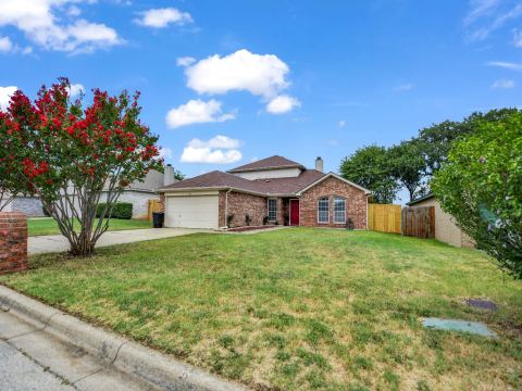 617 Oak View Court, Azle, TX 76020 — photo 2
