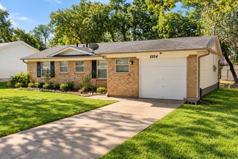2204 Cales Drive, Arlington, TX 76013 — photo 2
