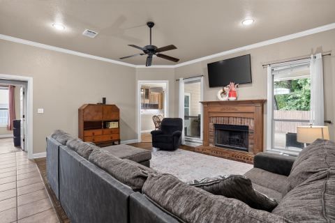 1301 Hyde Park Boulevard, Cleburne, TX 76033 — photo 3