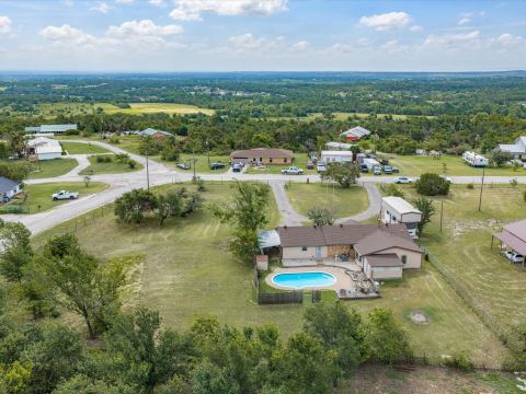 704 Land Of Goshen Drive, Springtown, TX 76082 — photo 2