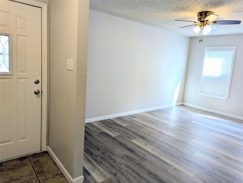 2727 Colonial Drive, Carrollton, TX 75007 — photo 2