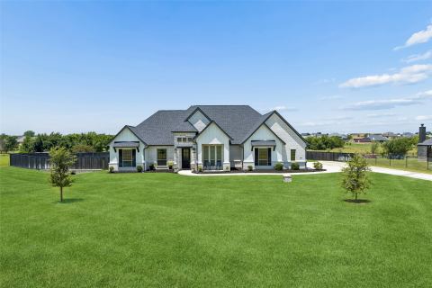 1107 Pioneer Crossing, Weatherford
