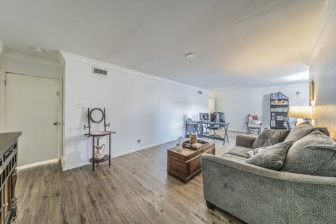 558 E Avenue J B, Grand Prairie, TX 75050 — photo 2