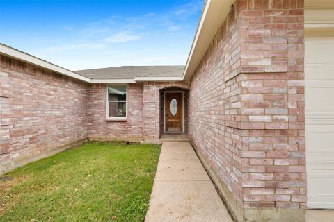 1434 Paint Brush Court, Burleson, TX 76028 — photo 2