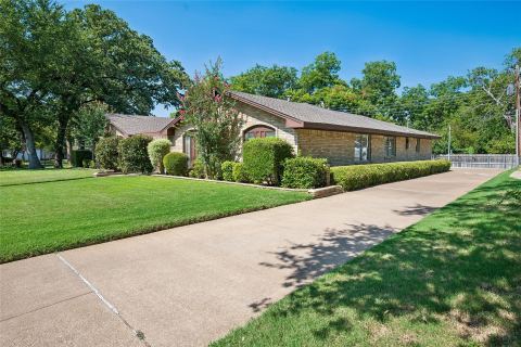 1204 Springwood Court, Euless, TX 76040 — photo 2