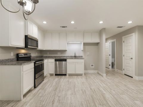 818 W Walker Street, Denison, TX 75020 — photo 3