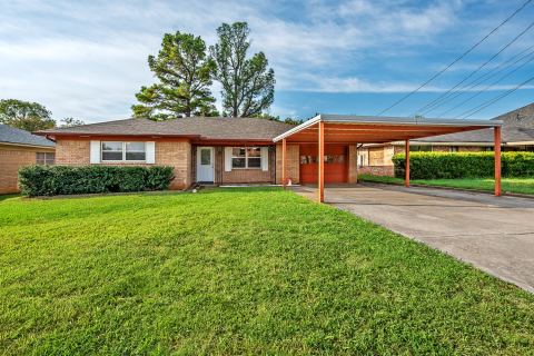 2710 W Walker Street, Denison