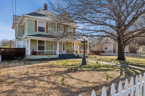 819 S Crockett Street, Sherman, TX 75090 — photo 2