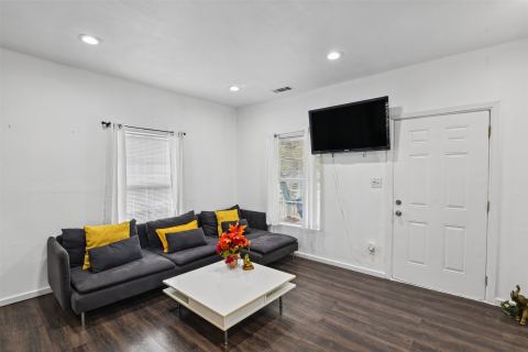 223 W 8th Street, Dallas, TX 75208 — photo 2