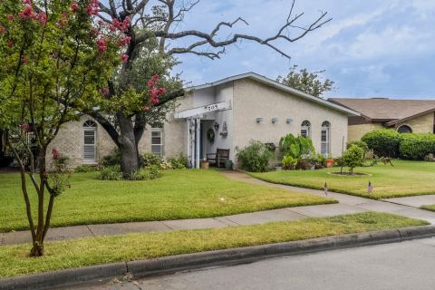 705 Bluebonnet Drive, Grand Prairie, TX 75052 — photo 3