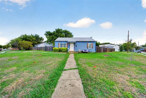 318 Charles Drive, Irving