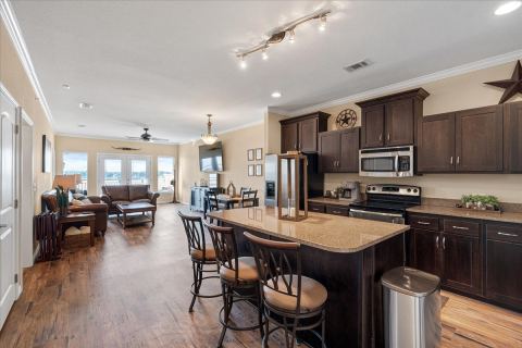 9900 Northshore Boulevard 3406, Corsicana