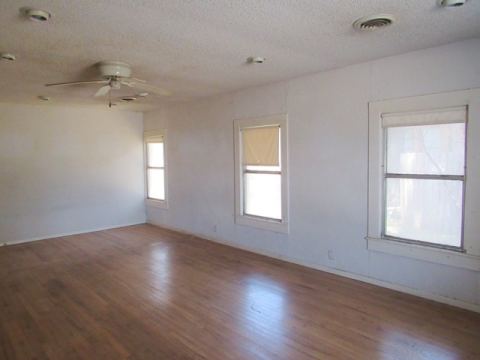 413 S Avenue G, Clifton, TX 76634 — photo 3