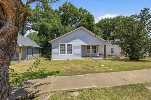 215 W Walker Street, Denison, TX 75020 — photo 3