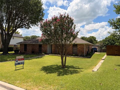 910 Village Green Drive, Rockwall