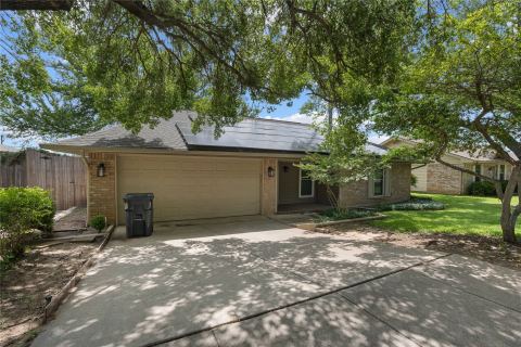 2509 Smouldering Wood Drive, Arlington, TX 76016 — photo 2