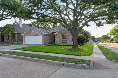 7700 Black Bear Court, Fort Worth, TX 76137 — photo 2
