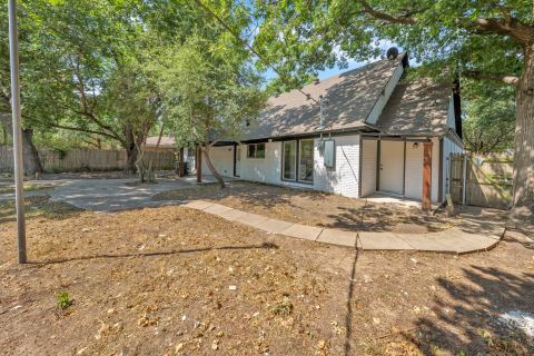 1218 Thomas Street, Denton
