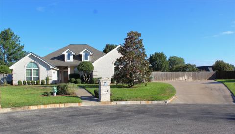 1405 Parkwood Court, Stephenville, TX 76401 — photo 2