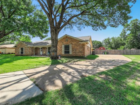 6404 Suncrest Court, North Richland Hills, TX 76180 — photo 2
