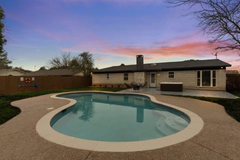 6048 Holiday Lane, North Richland Hills