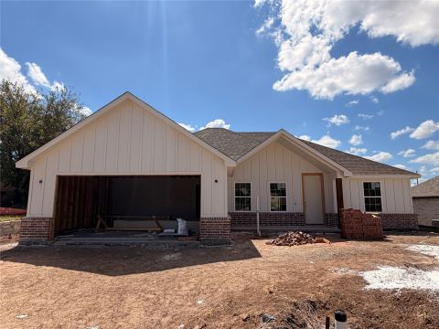 1305 Walters Drive, Granbury