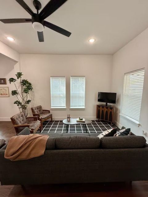 606 E Woodard Street, Denison, TX 75021 — photo 2