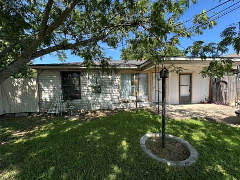 3815 Alsbury Street, Dallas, TX 75216 — photo 2