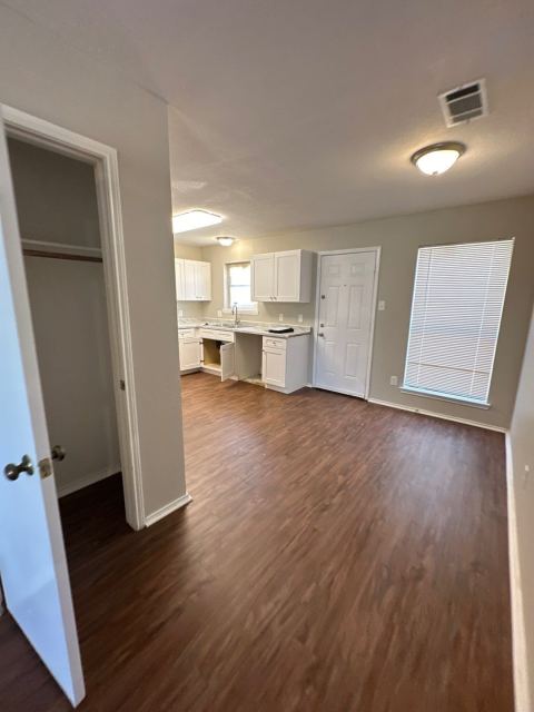 441 Signal Hill Court N 443, Fort Worth, TX 76112 — photo 3