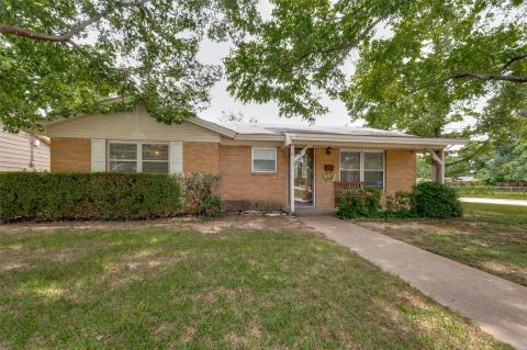 2002 Winthrop Street, Irving