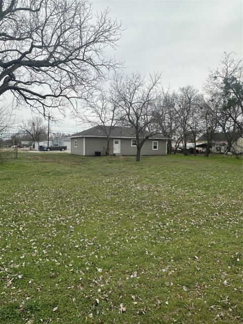 610 N Mason Street, Bowie, TX 76230 — photo 2