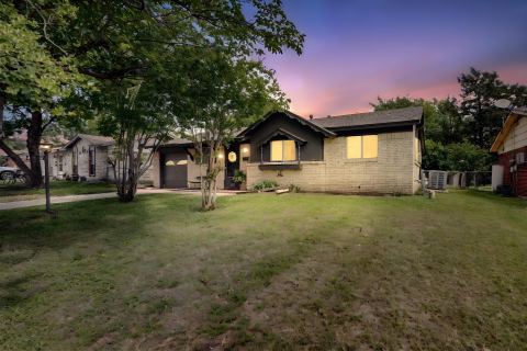 304 NW Summercrest Boulevard, Burleson