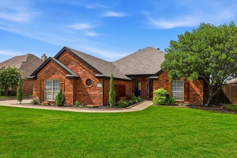 115 Honeysuckle Drive, Justin, TX 76247 — photo 3