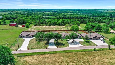 617 N Friendship Road, Sherman, TX 75092 — photo 2