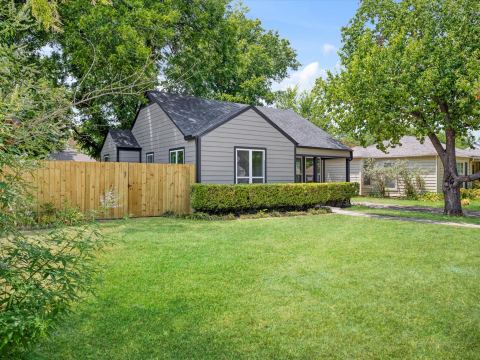 833 Springbrook Drive, Fort Worth, TX 76107 — photo 3