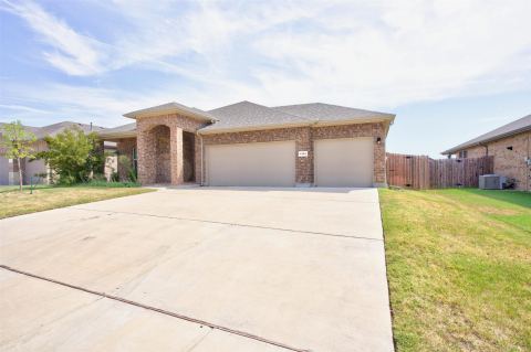 1203 Larkspur Lane, Cleburne, TX 76033 — photo 2