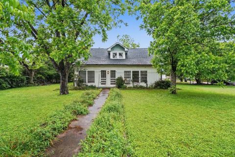 506 Woodard Avenue, Cleburne