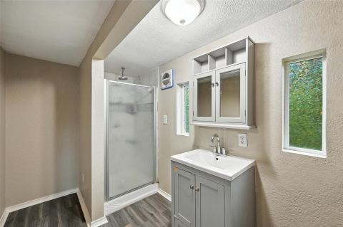 525 Surrey Lane, Burleson, TX 76028 — photo 3
