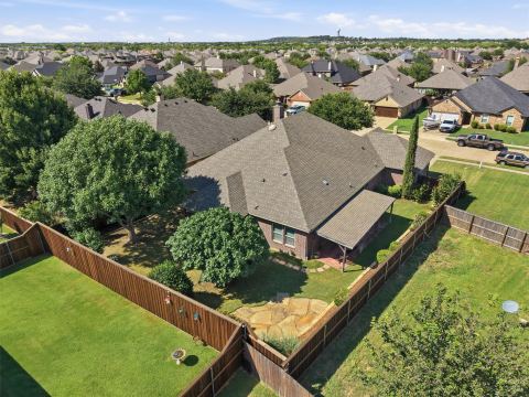 305 Delaware Street, Burleson, TX 76028 — photo 3