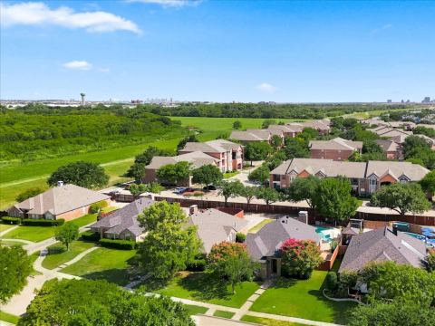 204 Meredith Court, Irving, TX 75063 — photo 2