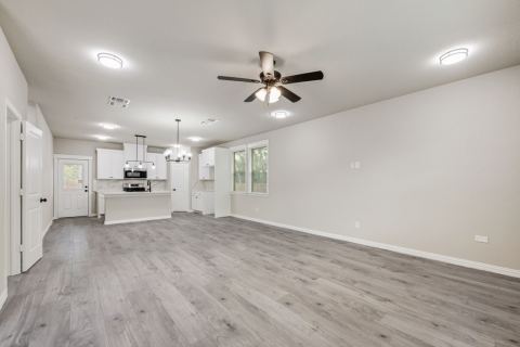 5612 Black Pine Circle, Granbury, TX 76048 — photo 2