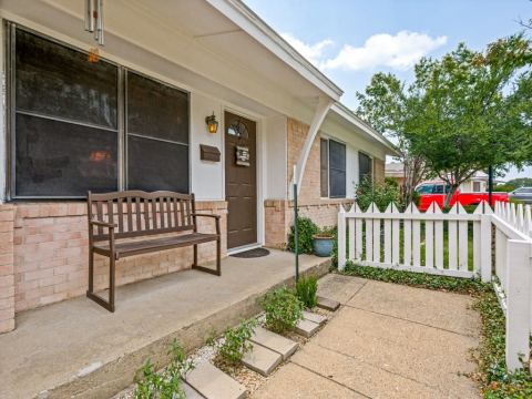 1604 Pleasant Run Road, Carrollton, TX 75006 — photo 2