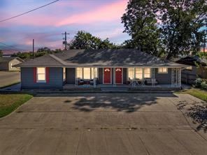 201 S Jones Street, Granbury