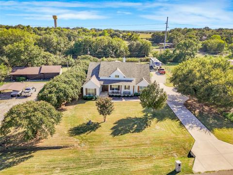 108 Southwood Drive, Burleson, TX 76028 — photo 2