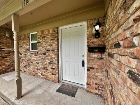 1914 W Northgate Drive, Irving, TX 75062 — photo 2