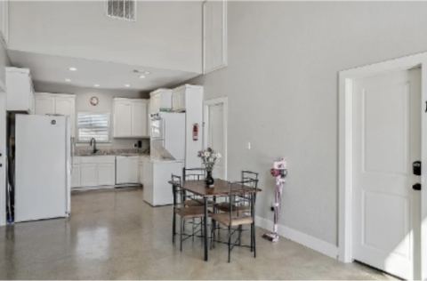 703 Maple Street, Commerce, TX 75428 — photo 2