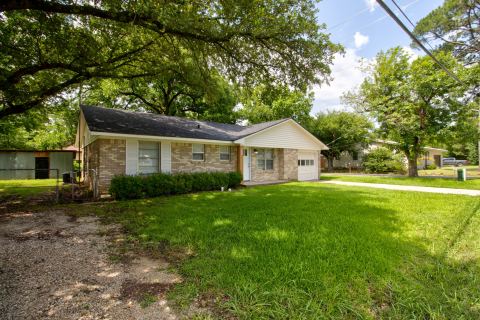 327 W Mckinney Street, Pilot Point, TX 76258 — photo 3