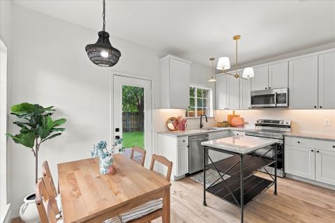 900 Blossomwood Court, Arlington, TX 76017 — photo 3