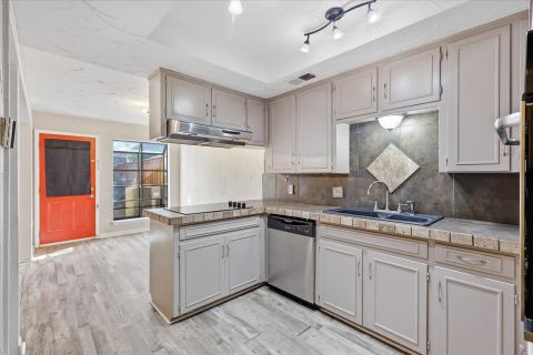 981 Chateau Valee Circle, Bedford, TX 76022 — photo 3